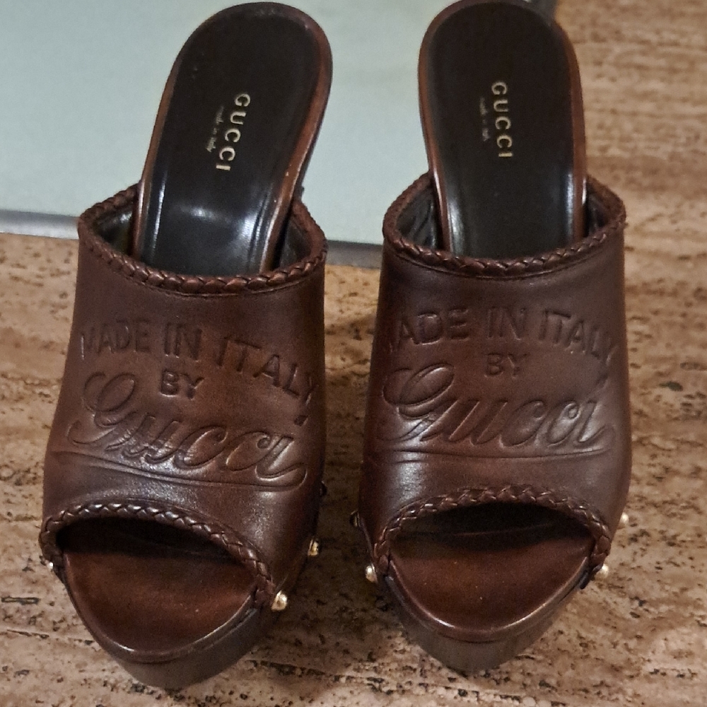 Gucci Women's Brown Leather Slide Sandals - Picture 2 of 12